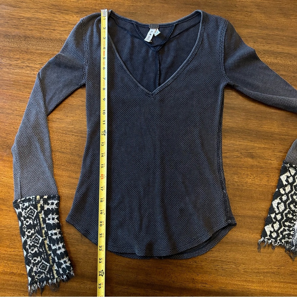 Free People Art School Button Cuff Thermal Gray Long Sleeve V-Neck Size Small - Picture 6 of 7